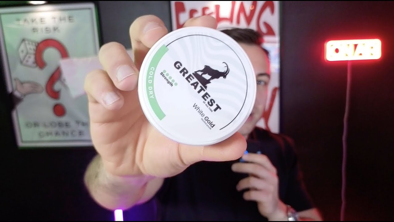 Photo a man holding a Greatest 16mg snus can